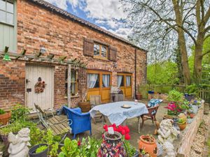 Front Patio- click for photo gallery